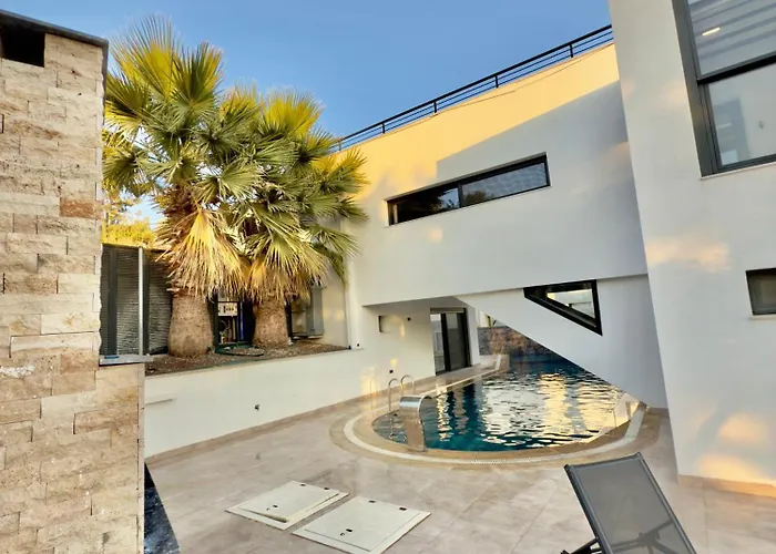 Luxury With Private Pool