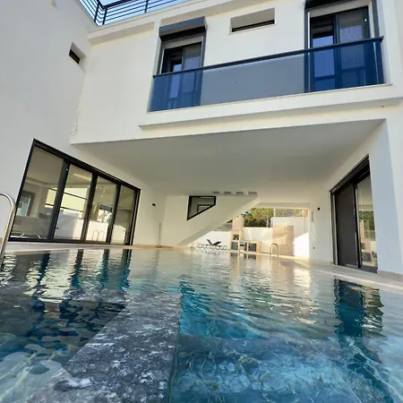 Luxury With Private Pool * 쿠사다시