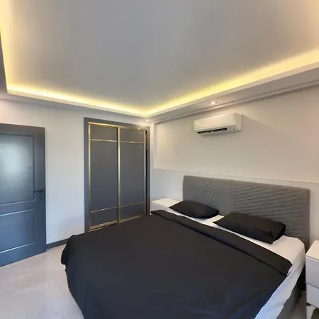 빌라 Luxury With Private Pool 쿠사다시